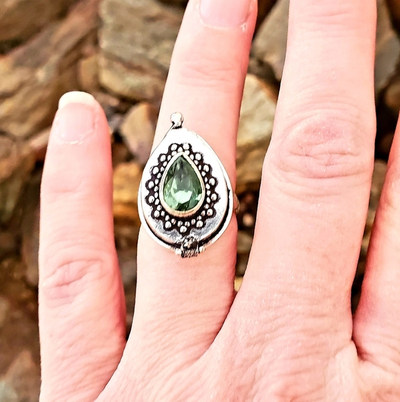 New Green Quartz 925 Silver Poison Ring. - Picture 10 of 16